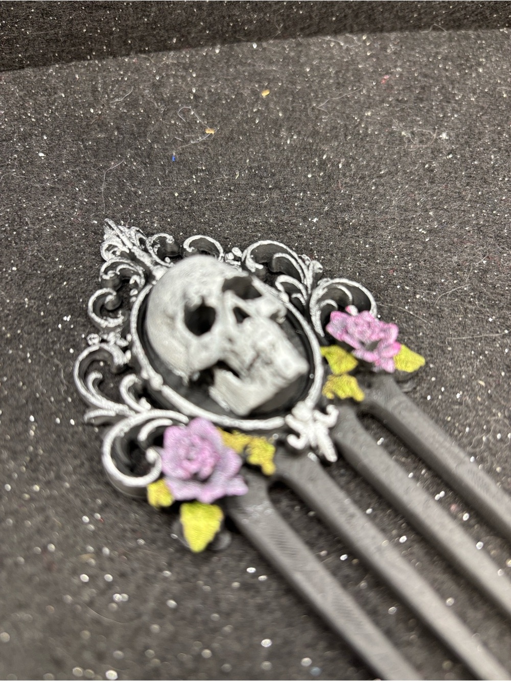 Gothic Skull Hair Comb with Pink Rose Accents - Picture 5 of 5
